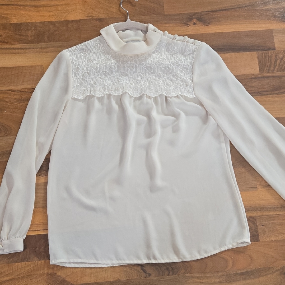 Vintage Lloyd Williams Saks Fifth Avenue Women’s Ivory Lace Yoke Blouse